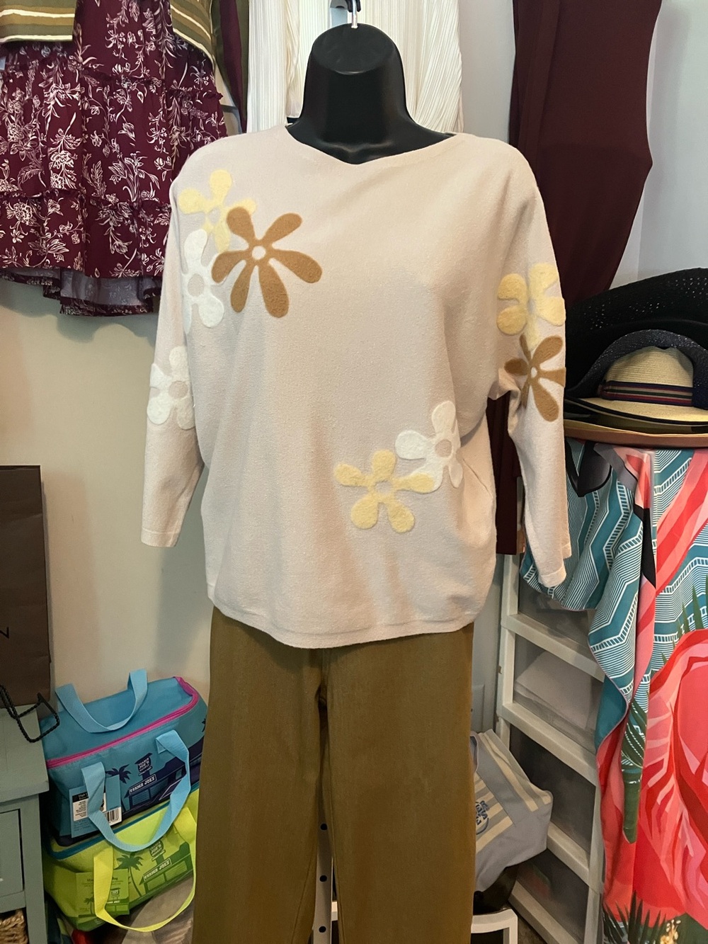 Women's Cream Floral Appliqué Crewneck Sweater